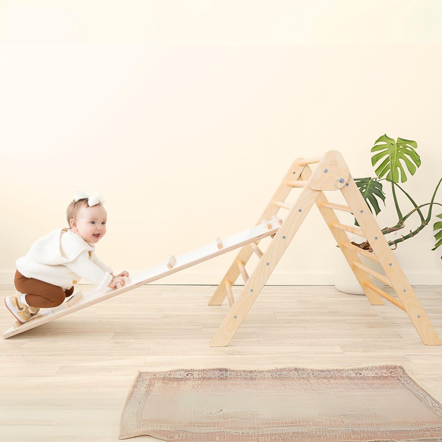 Pikler® Triangle set with baby climbing